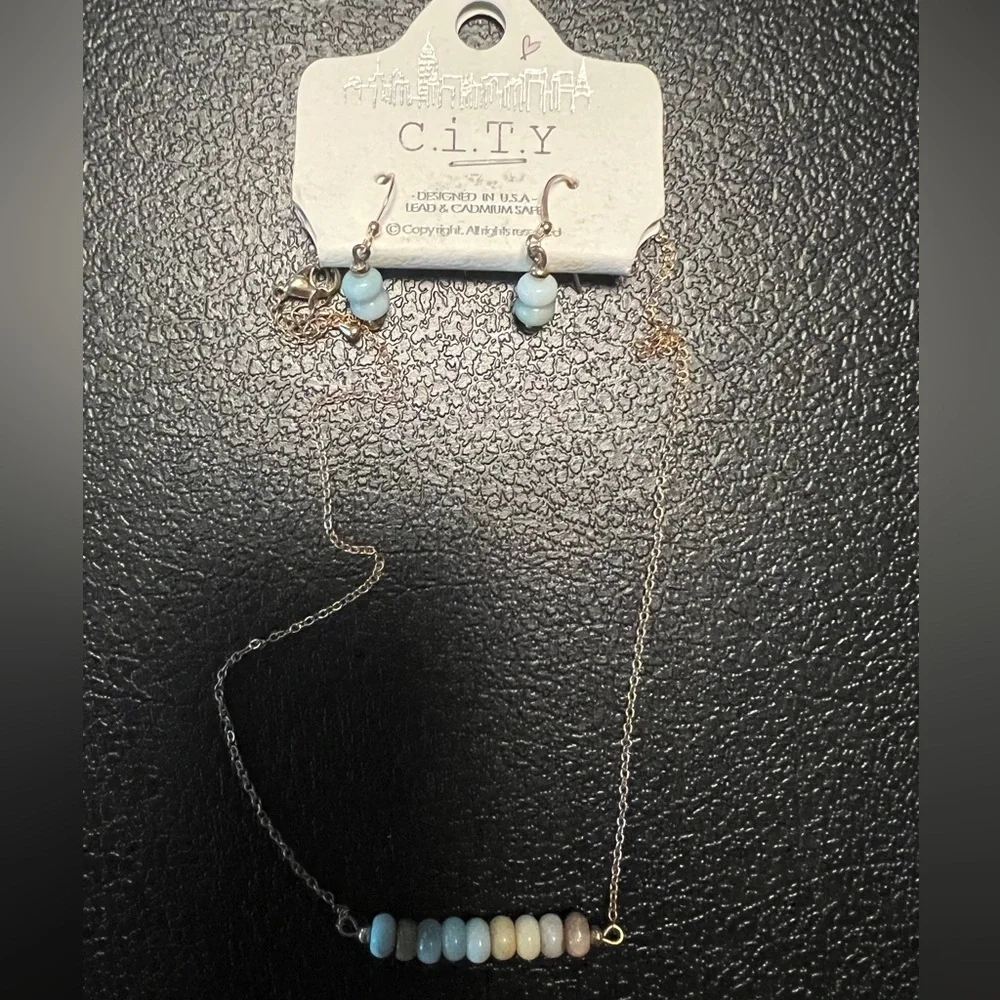 🤩 $5 SALE! 🤩 NWT C.I.T.Y necklace and earrings set - Picture 2 of 4